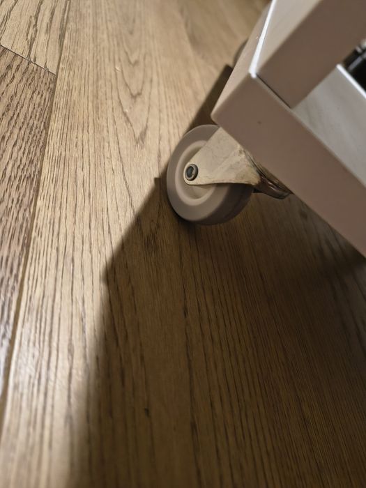 Szafka na kółkach IKEA – biała, praktyczna