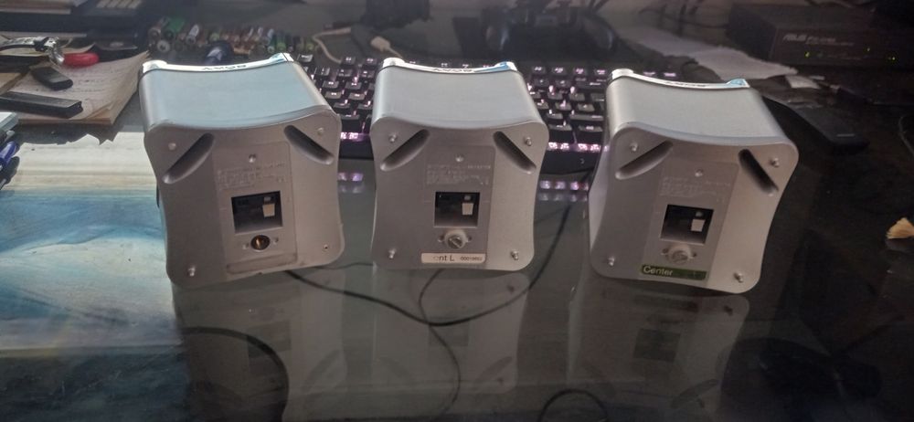 3 colunas de som 100 w de proveniente de 5.1 sobraram ,são de alumínio