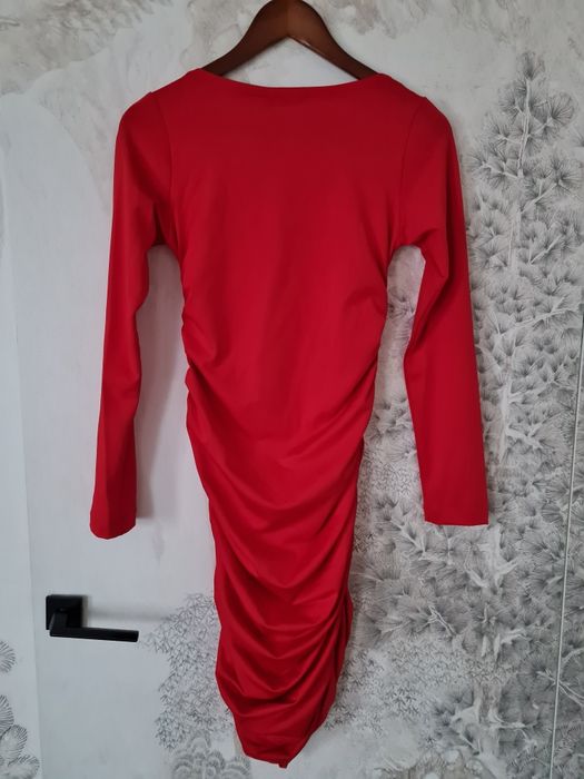 Czerwona sukienka etui Selfieroom
