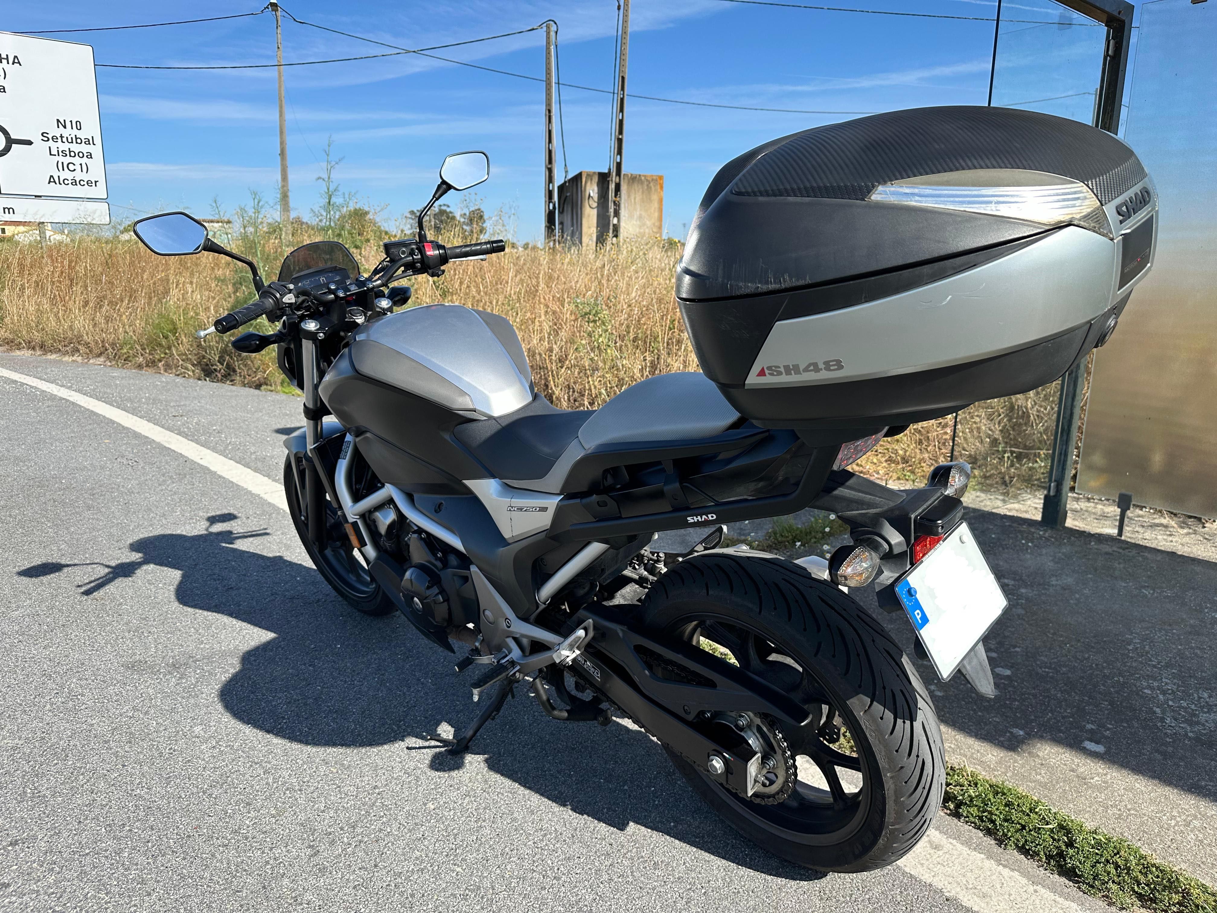 Honda NC750S (ABS) + Top Case SH48 + Capacete Modular Schuberth
