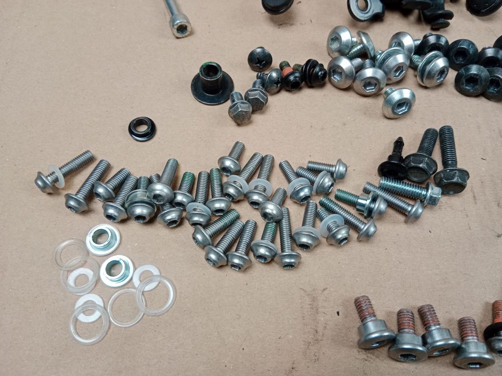 Kawasaki Z900 Śrubki Owiewek Śrubka Owiewki Śruby Śruba Oryginalne 23!