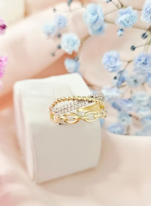 Złoty pierścionek, szeroki, cyrkonie, zawijany, kulki, pr 585 r. 19