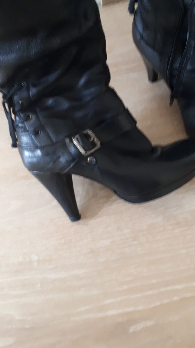 Botas cano alto pretas