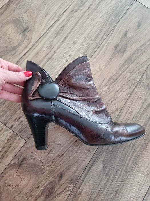 Botki na obcasie Caprice skóra