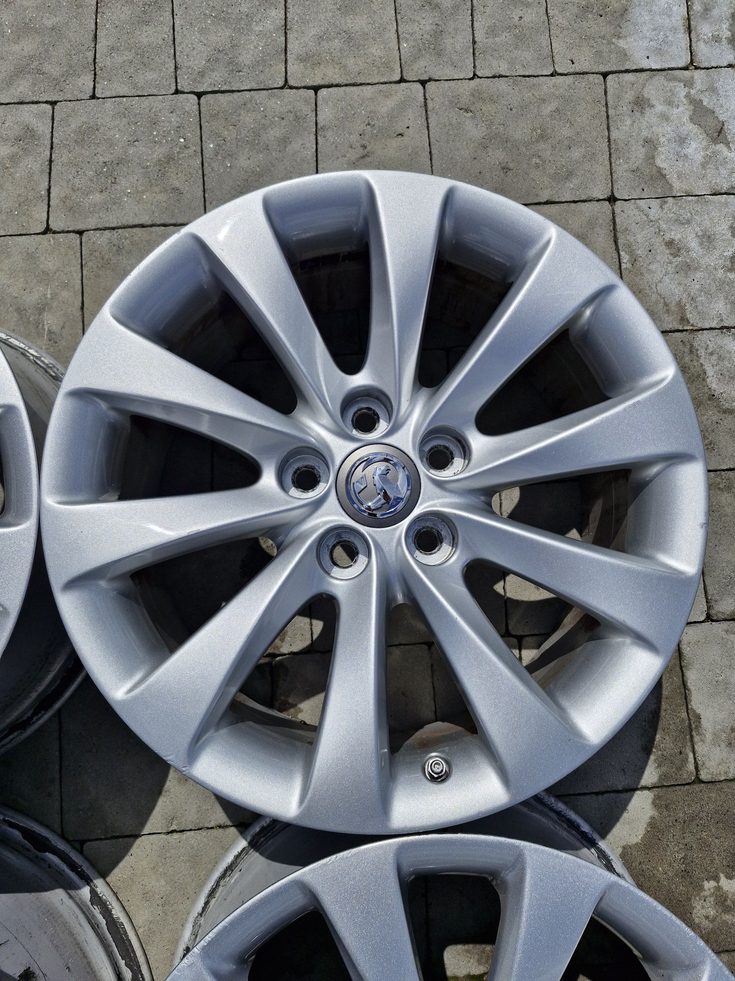 Диски легкосплавні Opel Insignia Honda Tesla Toyota Acura 8J R18 ET42