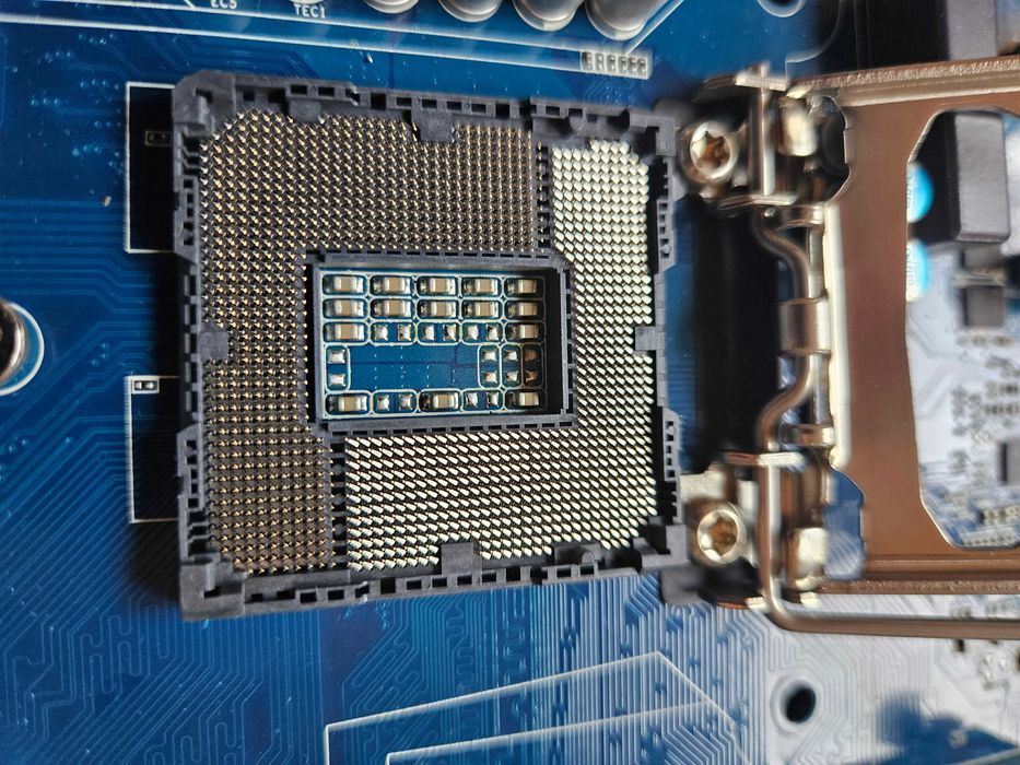 Płyta główna Gigabyte GA-H61M-S2PV (H61 PCI-E DDR3) rev. 2.1 + i5-2400