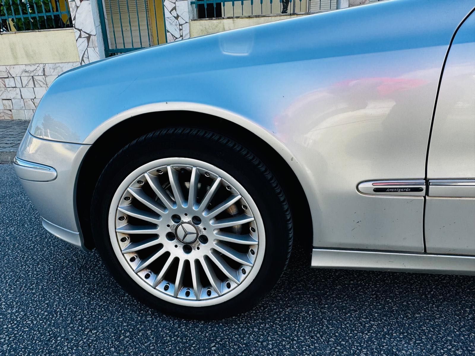 Carrinha E-220 Avantgarde
