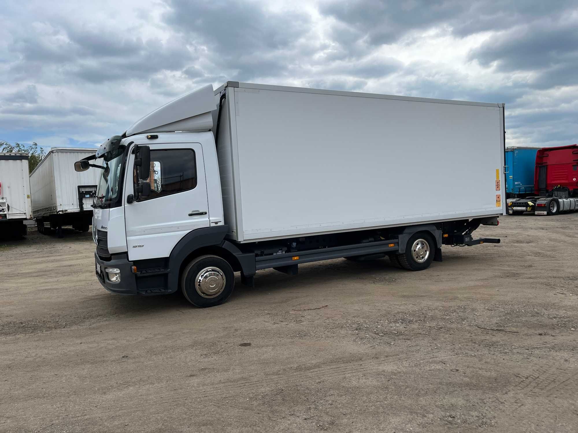 Wynajem MERCEDES ATEGO solówka z windą