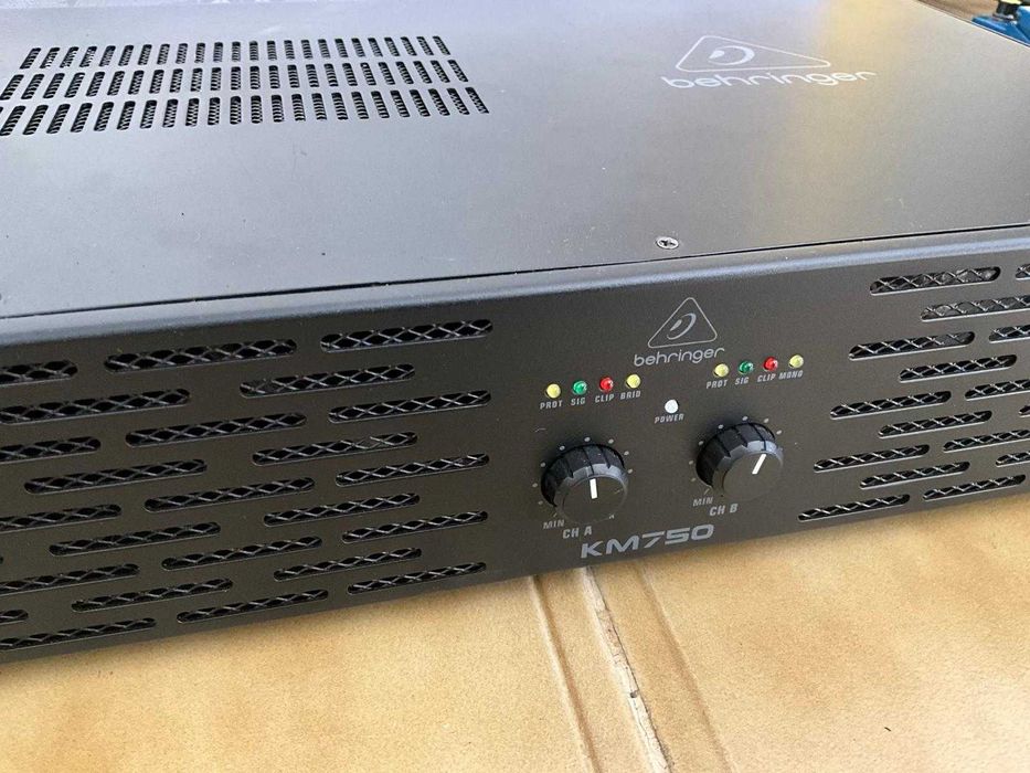 Amplificador de potência estéreo Behringer KM750 — excelente estado