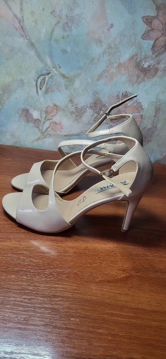 Босоножки 40 размер кожа