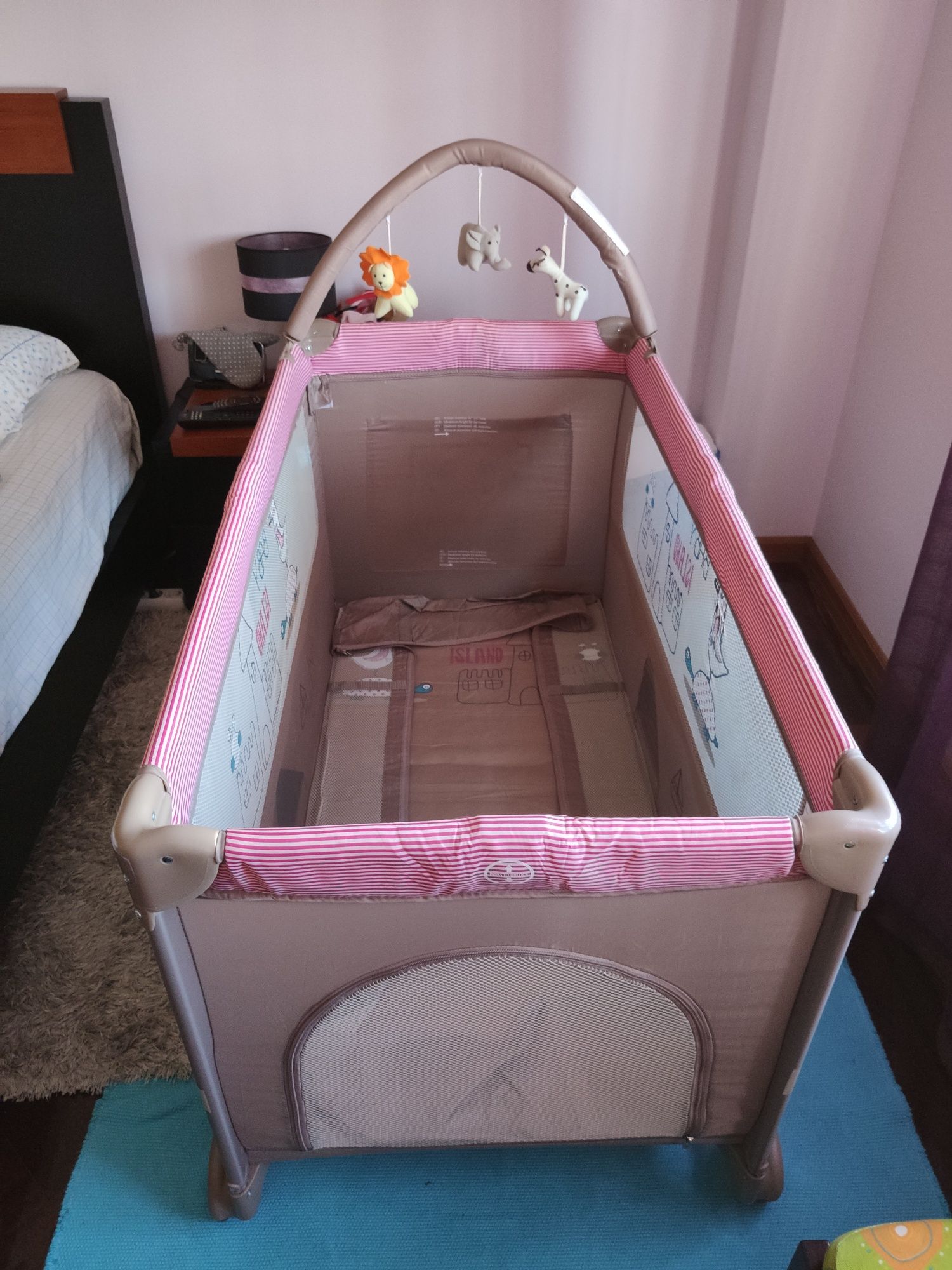 Vendo cama de bebê MS + colchão de molas como novo