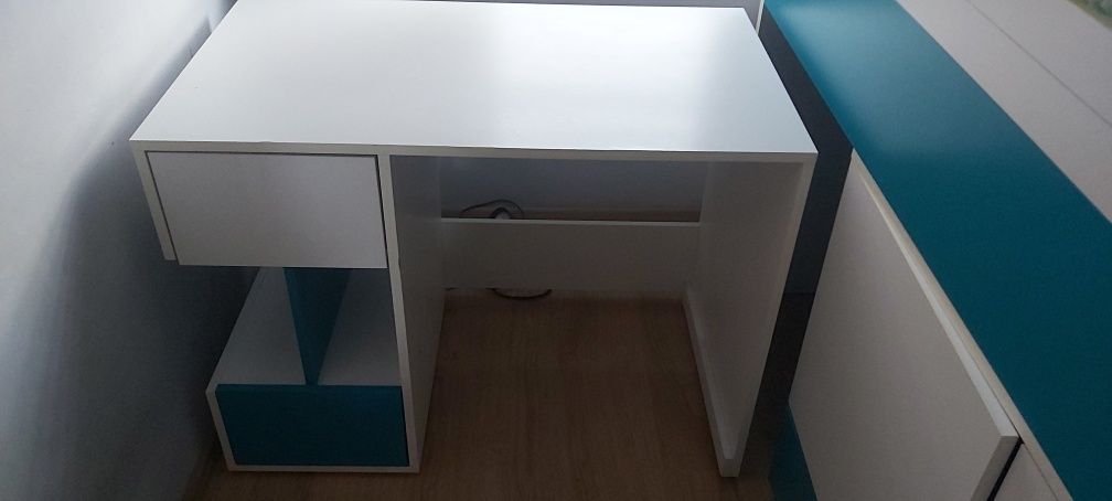 Łóżko piętrowe z biurkiem Mobi MO21 turkus/biel