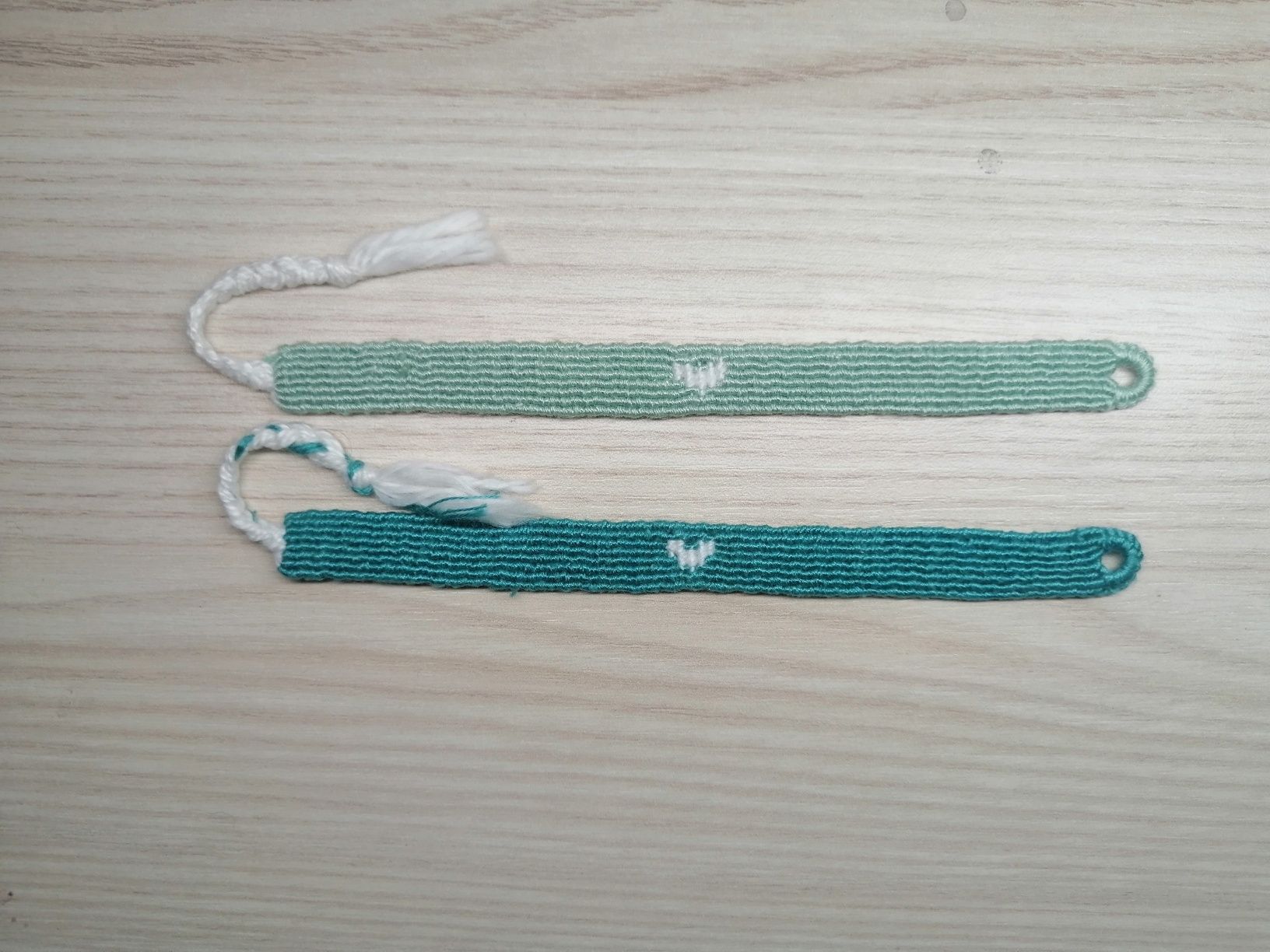 Parne bransoletki zrobione ręcznie z muliny