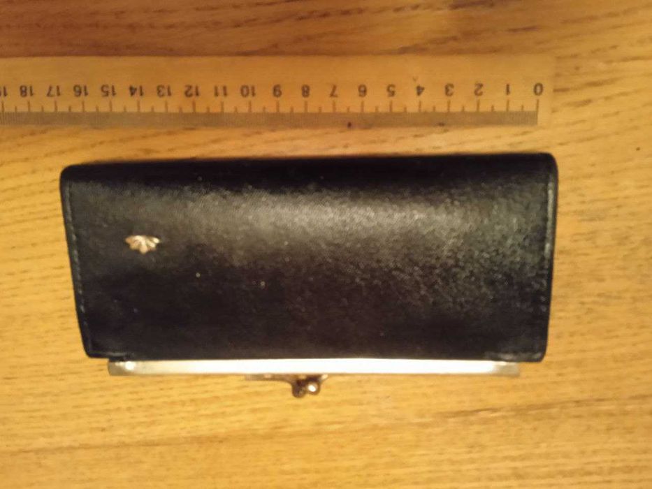 Продам кожаный кошелек CHANEL