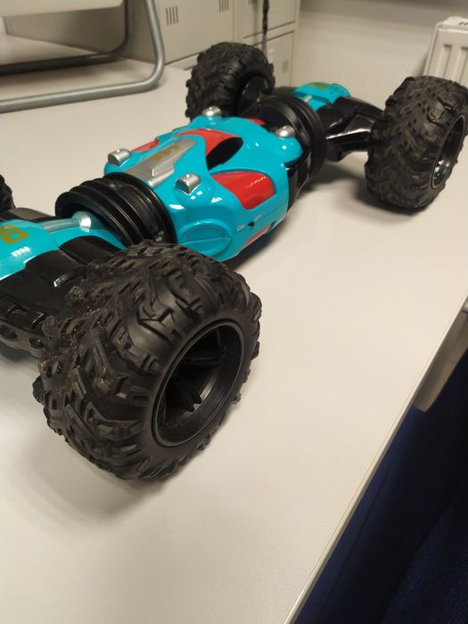 Interaktywne auto terenowe