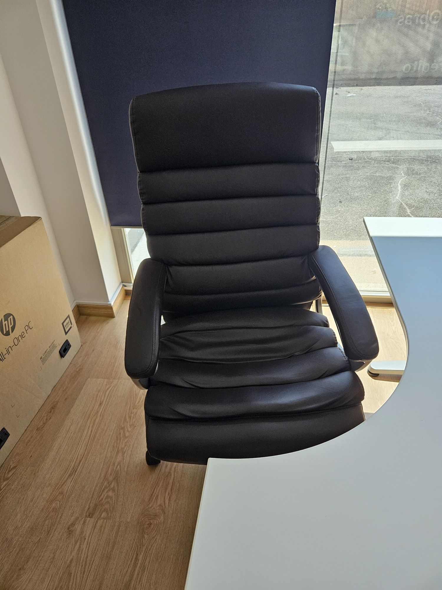 Mesa de escritório + cadeira