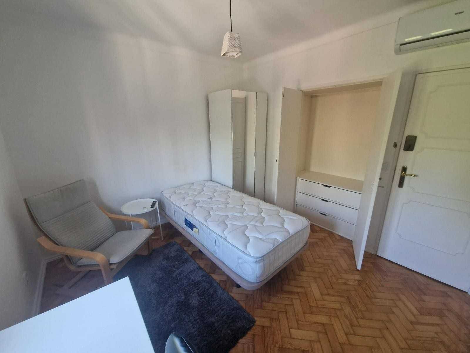 Quarto para estudante ou recém licenciado perto do metro Encarnação