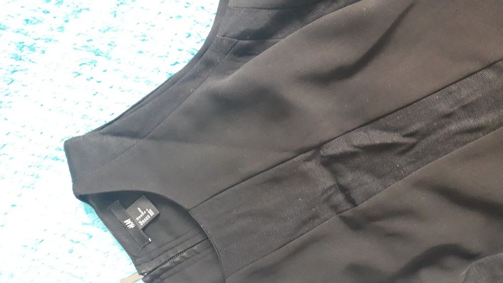 Mała czarna H&M 42