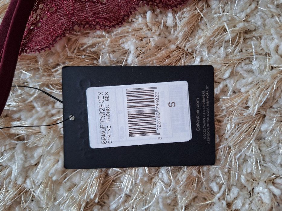 Nowe bordowe koronkowe stringi damskie Calvin Klein