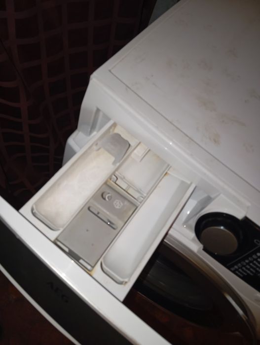 Продам стиральную машину премиум класса AEG L7FEE48S на 8 кг