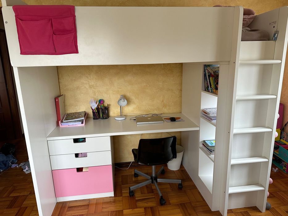 Cama Alta com Secretária Ikea