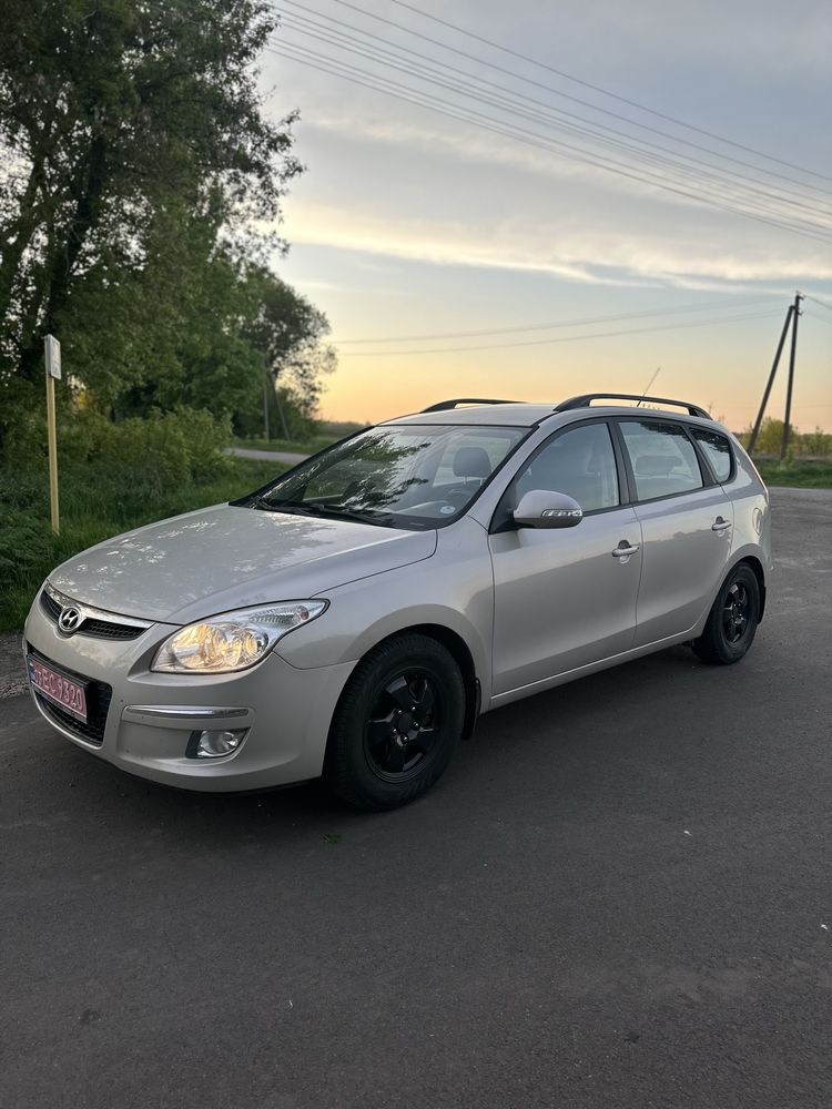 Hyundai i30  2008 рік 1.6 бензин