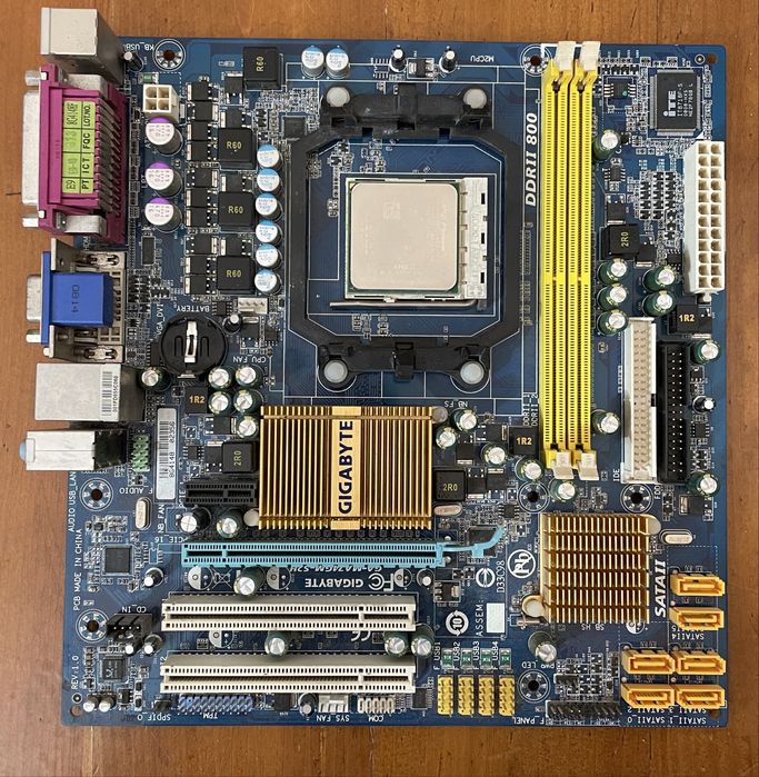 Комплект AMD Phenom 9550 Gigabyte MA74GM