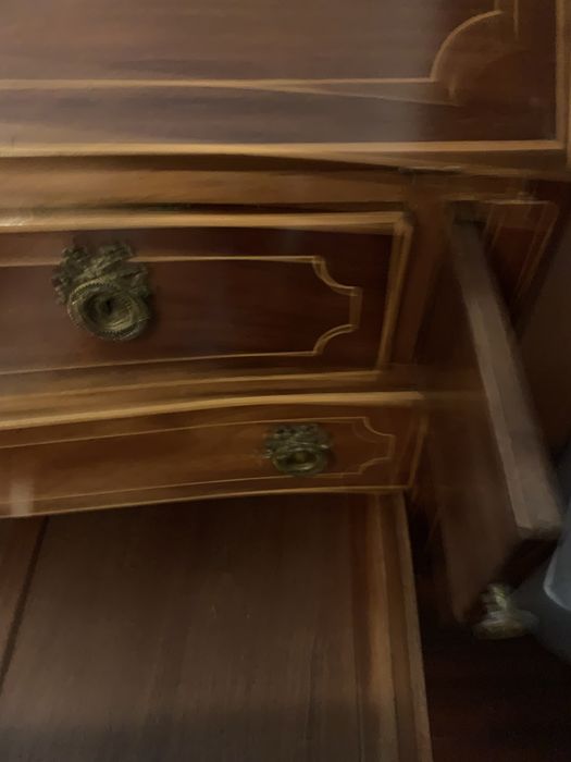 Escrivaninha antiga em madeira maciça