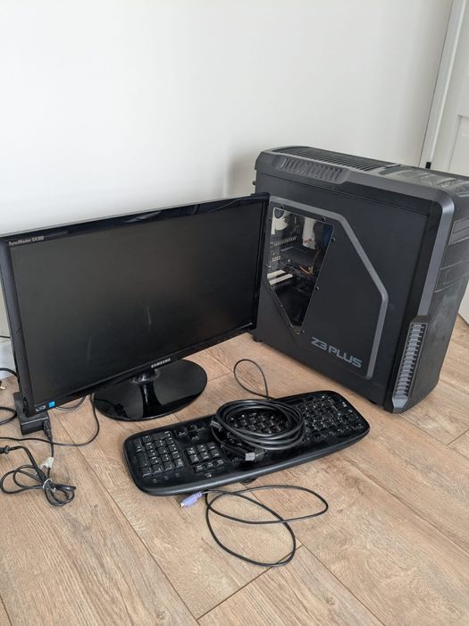 Системний блок ( комп'ютер) та монітор