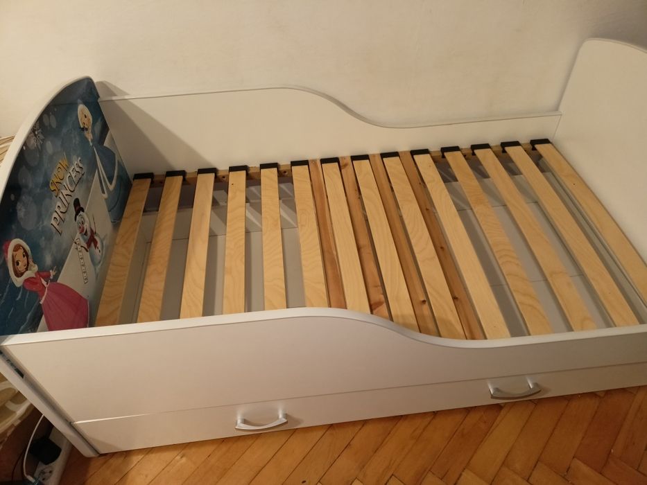 Meble dla dziecka - łóżko, biurko/stolik