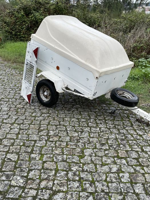 Atrelado para cães ou outros fins