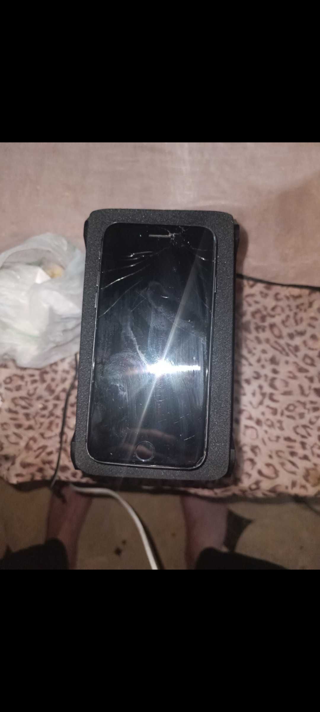 Iphone 8 разбитый