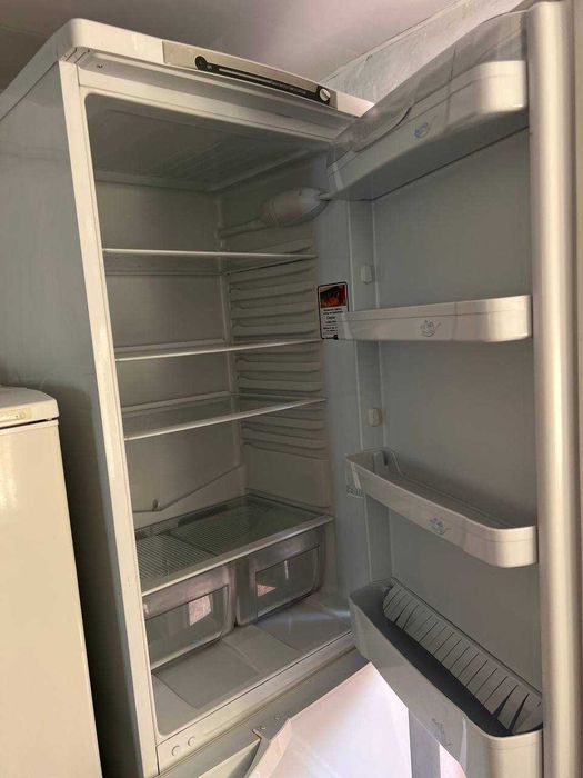 Холодильник Indesit, чудовий стан
