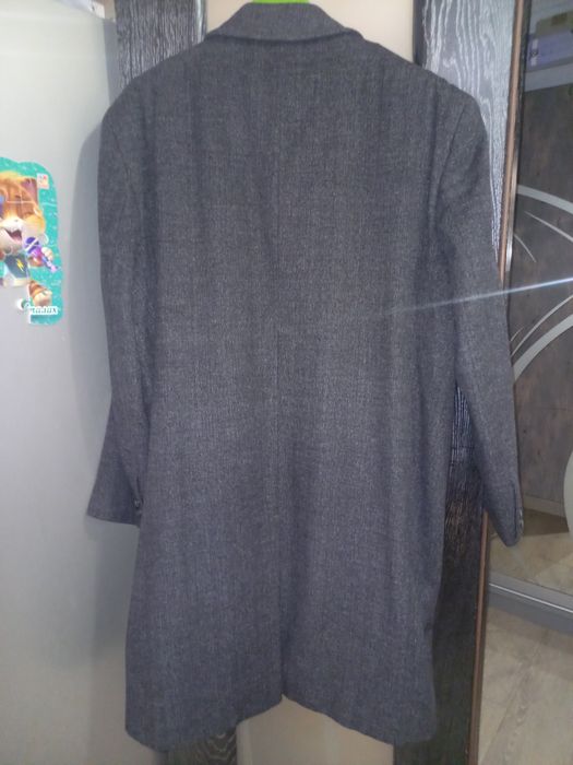 Пальто чоловіче, темно-сірого коліру, повномірного розміру 56р,