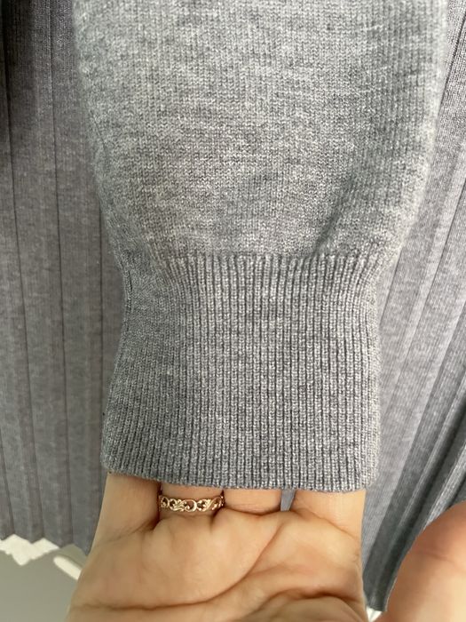 Продам теплий жіночий костюм із спідницею