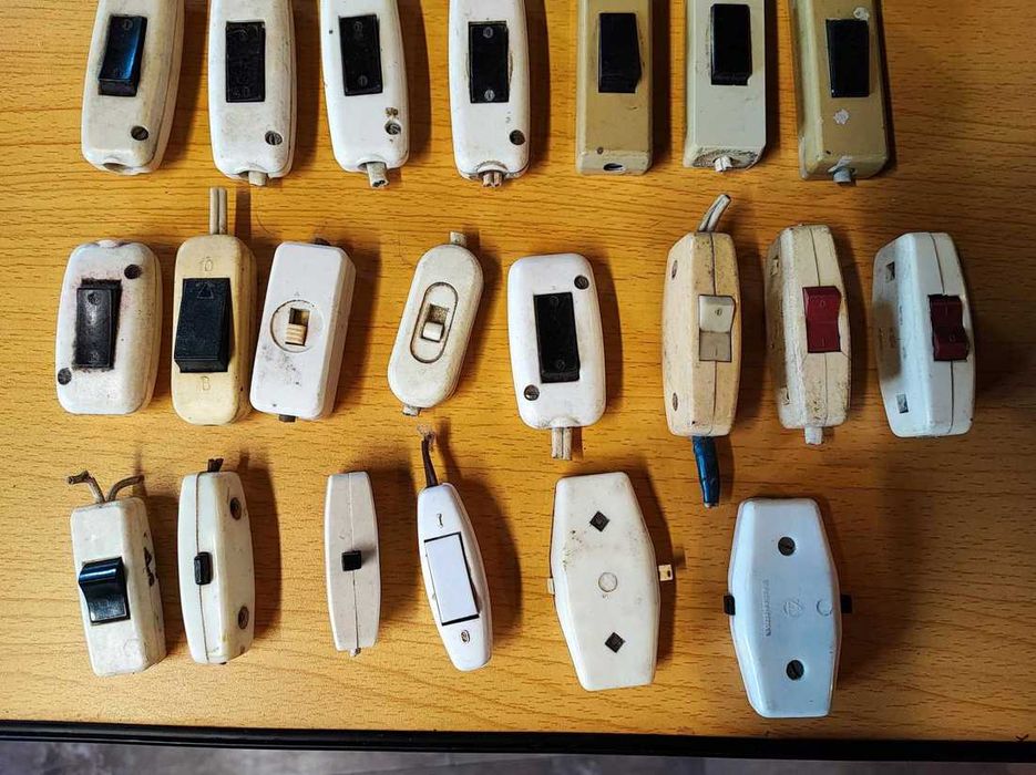 Bakelitowy wyłącznik,pstryczek elektryczek,cena za 1 szt.