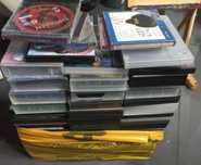 Pack cds, dvs em bom estado, para desocupar