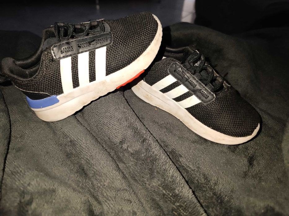 Tênis Adidas n° 25