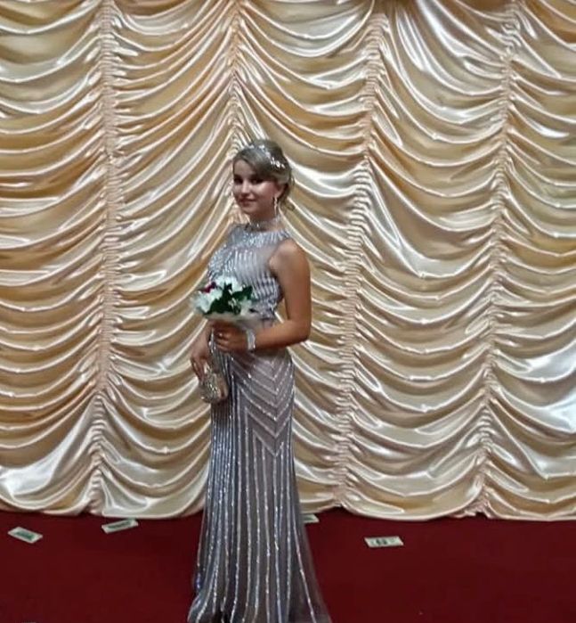 Випускна сукня (в дуже хорошому стані, була одягнена один раз)