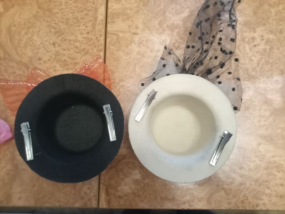 Два капелюха заколки