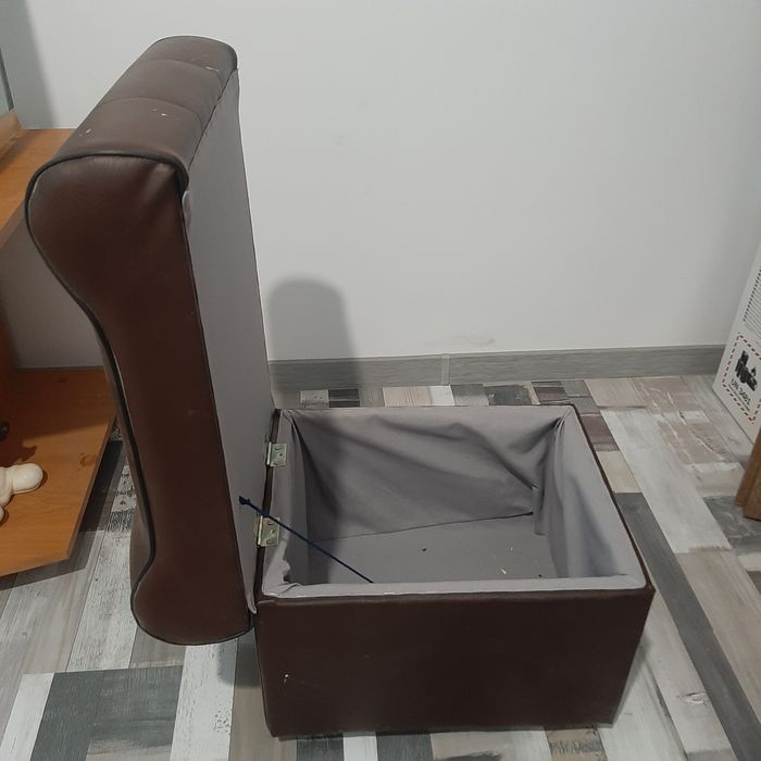 Pufa skórzana otwierana