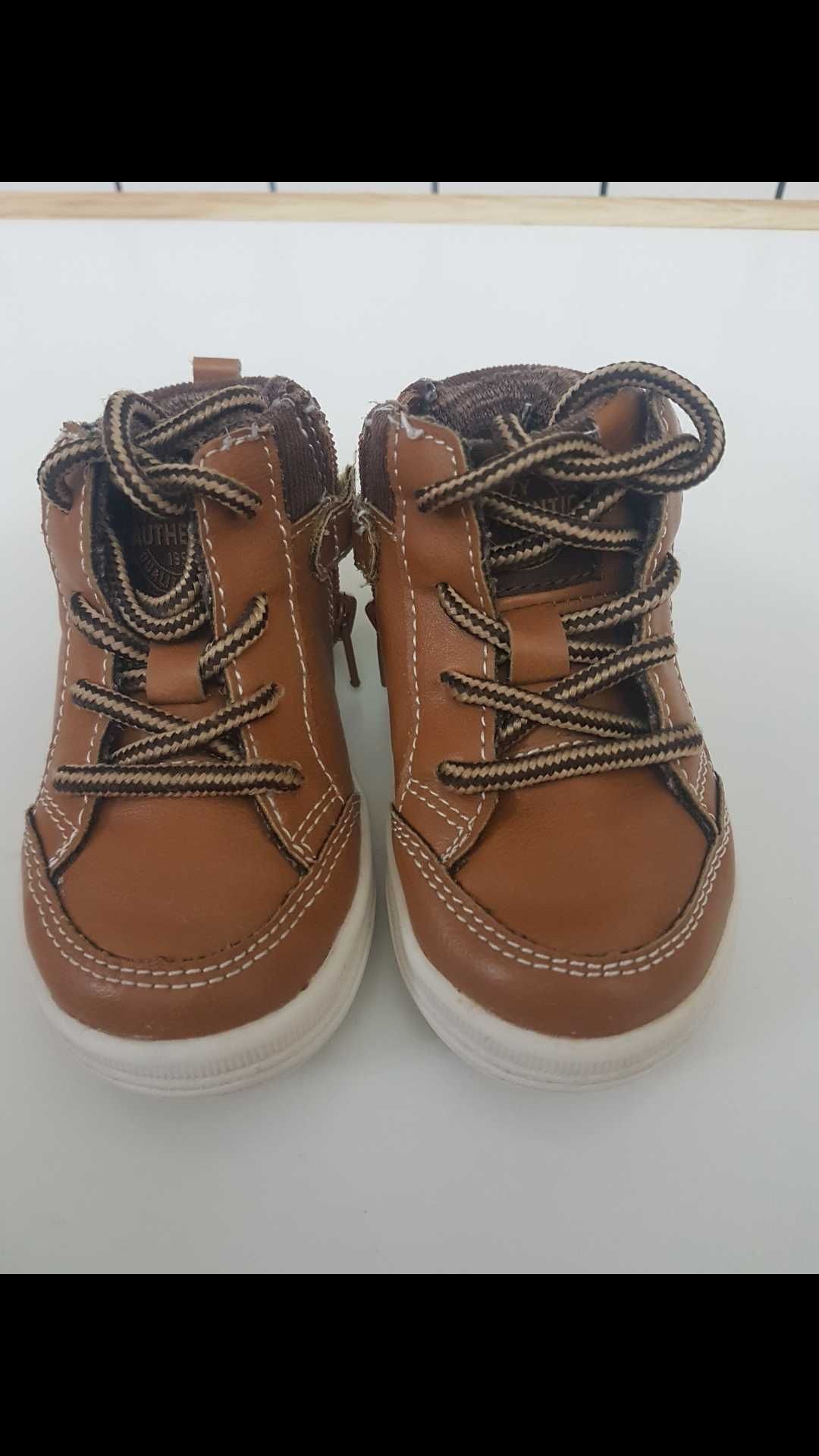 Sapatilha/bota de bebe (tamanho 20)