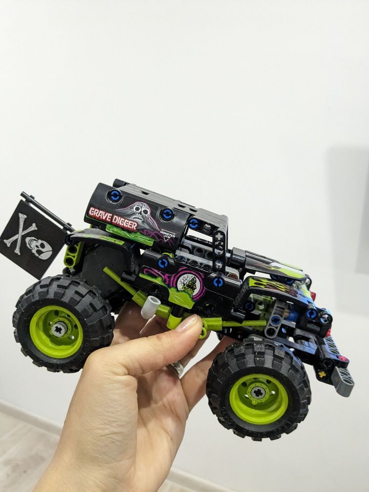 Lego Technic Monster Jam Grave Digger 42118