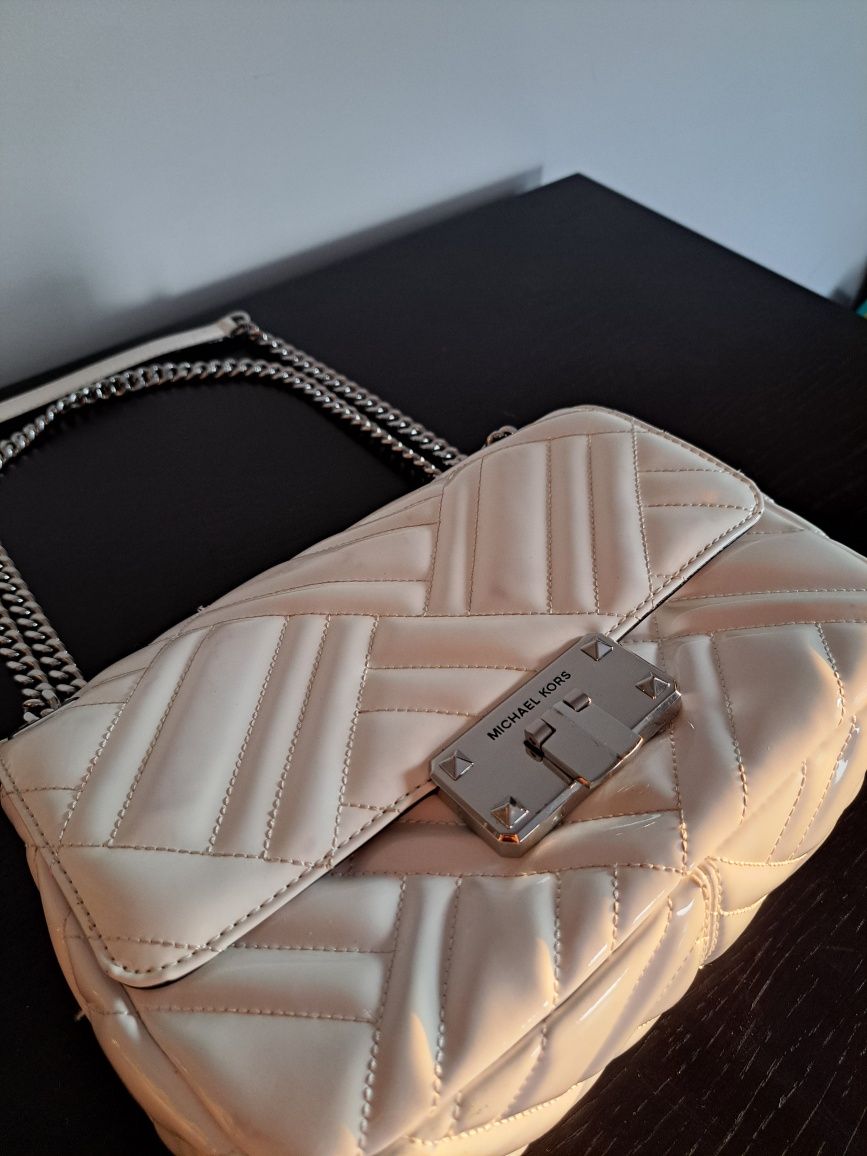 Mala de ombro Michael Kors em pele alcochoada