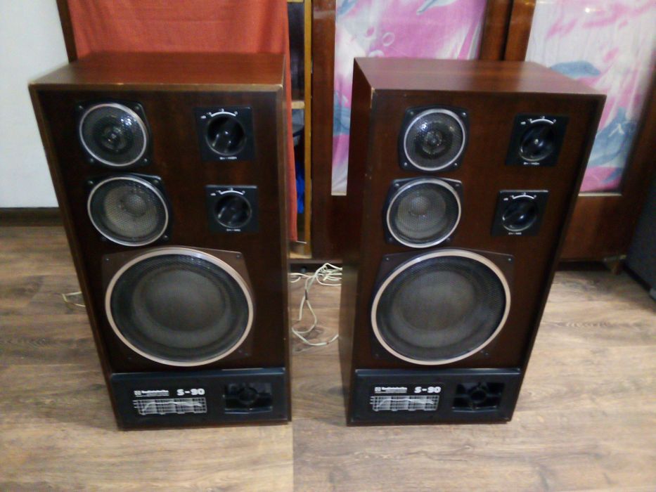 Продам.  акустическую. систему.  S - 90му. S   ,