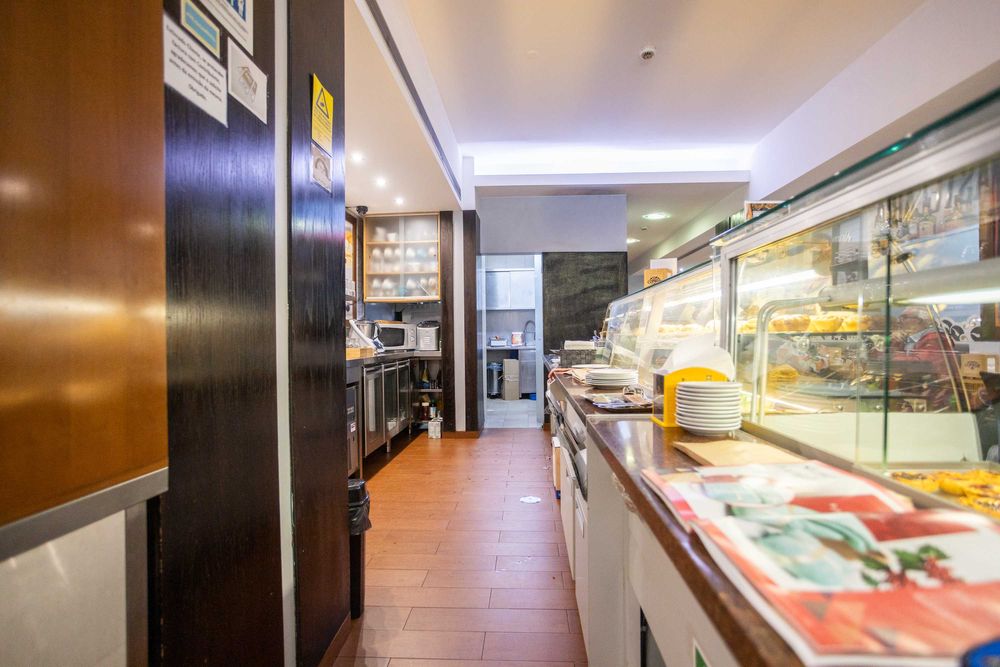 TRESPASSA-SE Negócio de Pastelaria no Centro do Cacém