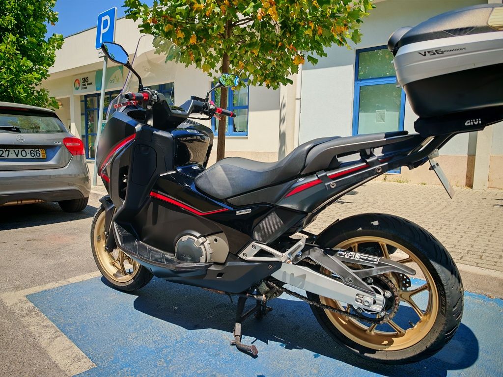 Honda integra 750S