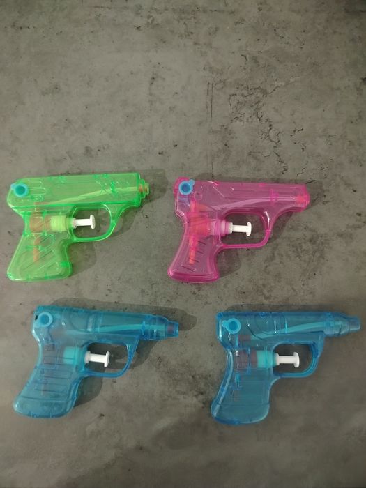 Mini pistoleciki na wodę