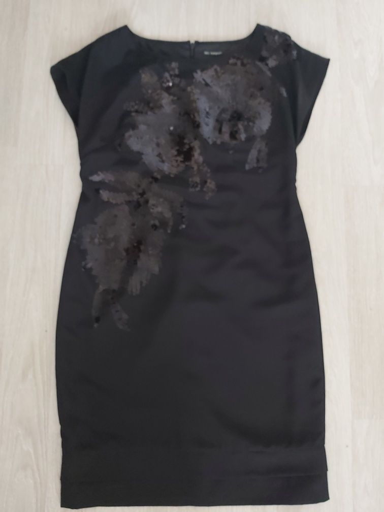 Платье чёрное с паетками