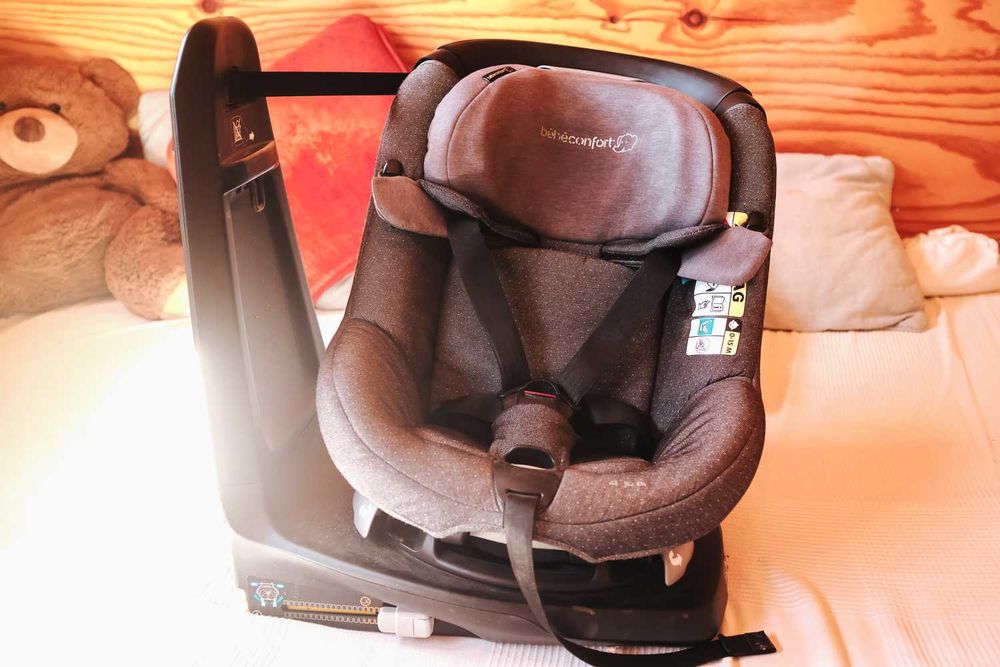 Cadeira Auto i-Size rotativa para bebé Bebeconfort AxissFix